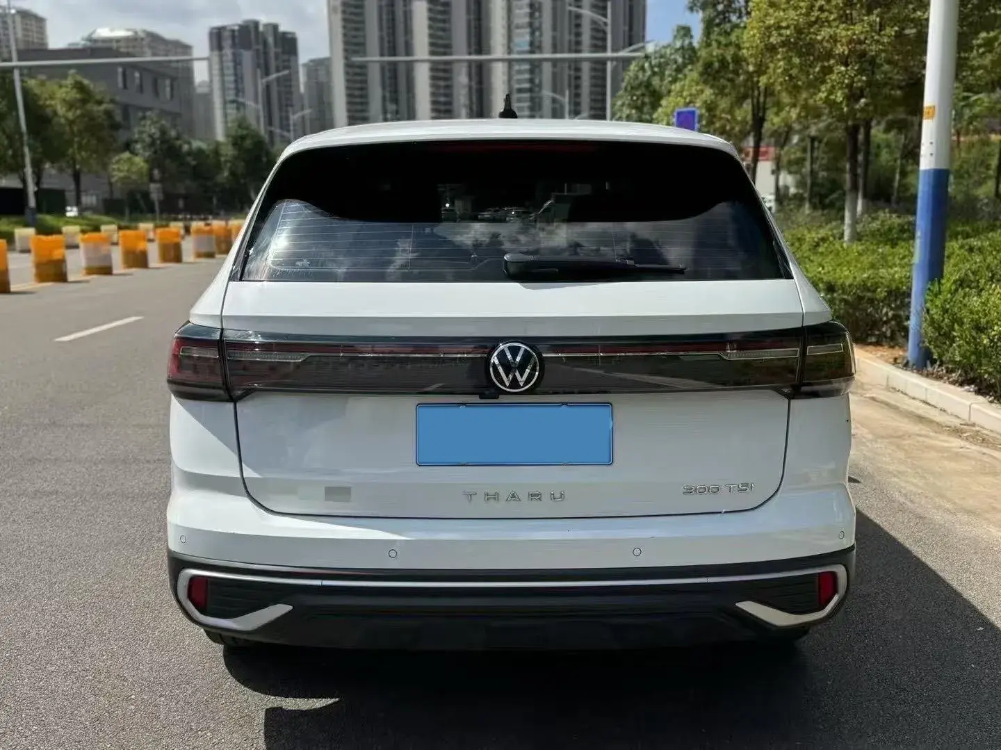 2023 VOLKSWAGEN THARU thumbnail 4