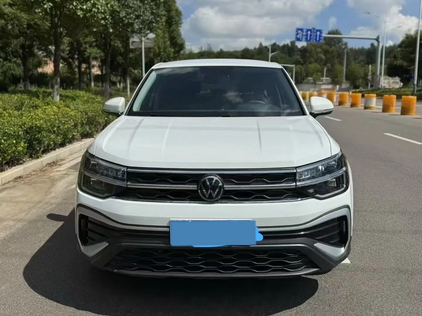 2023 VOLKSWAGEN THARU thumbnail 2