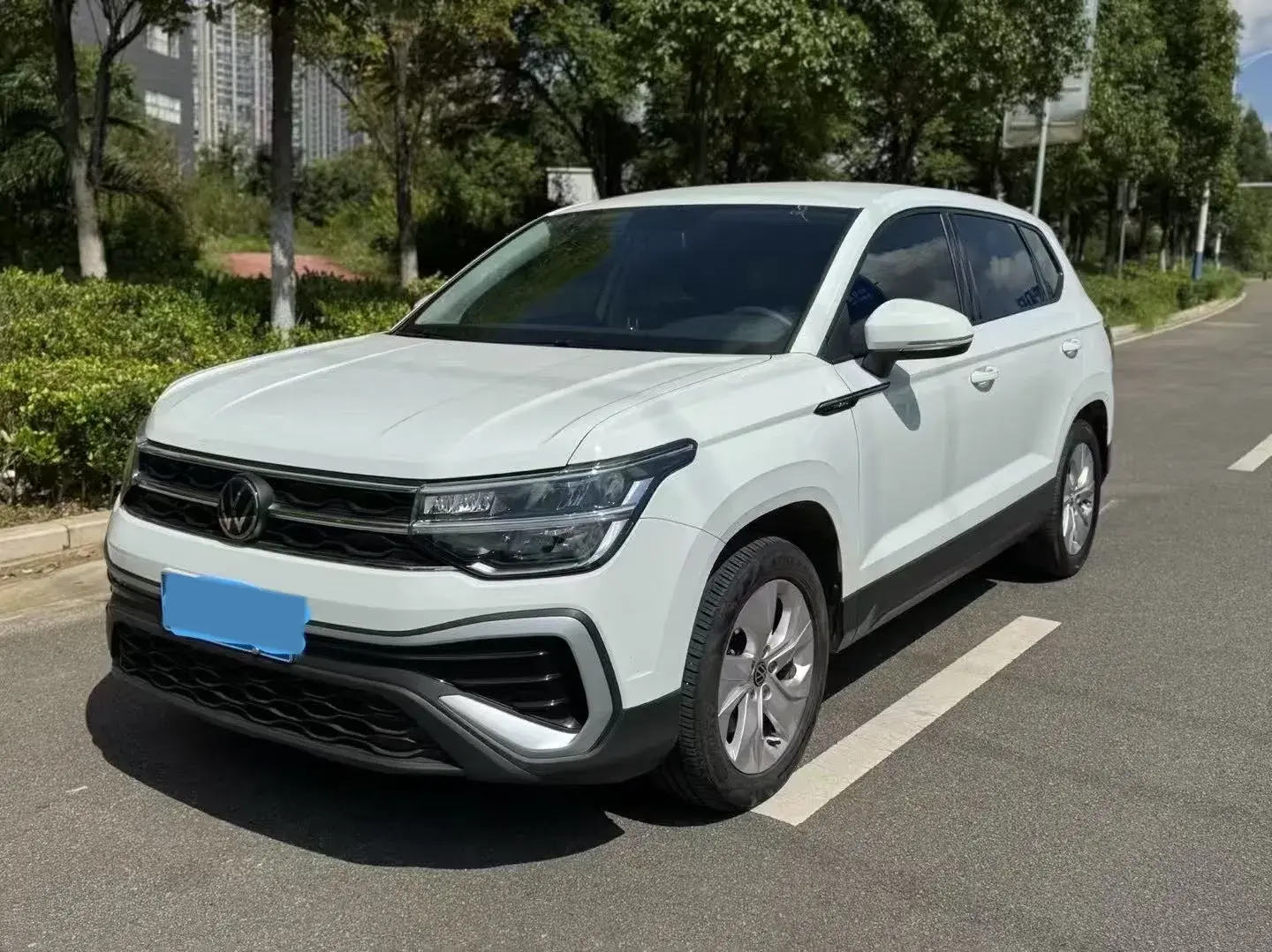 2023 VOLKSWAGEN THARU view 1