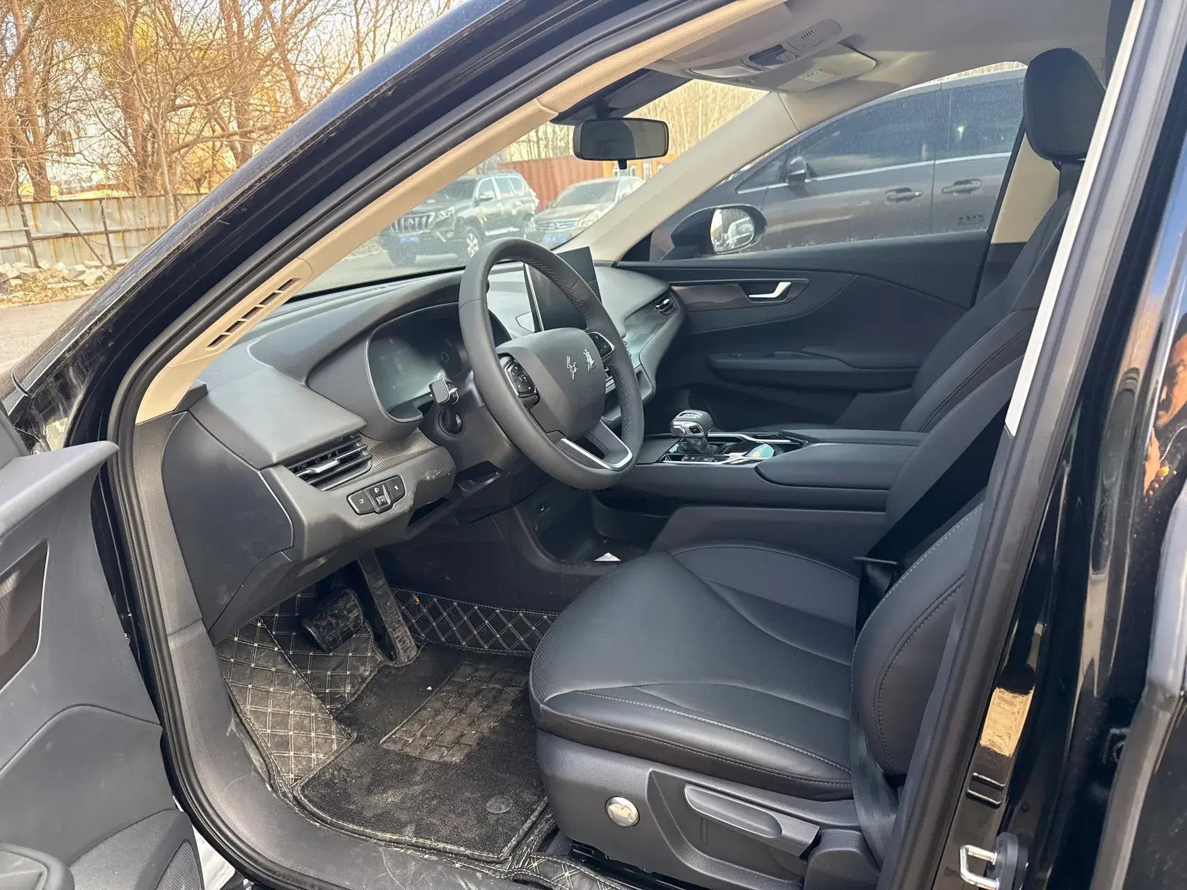 2022 HONGQI E-QM5 thumbnail 3