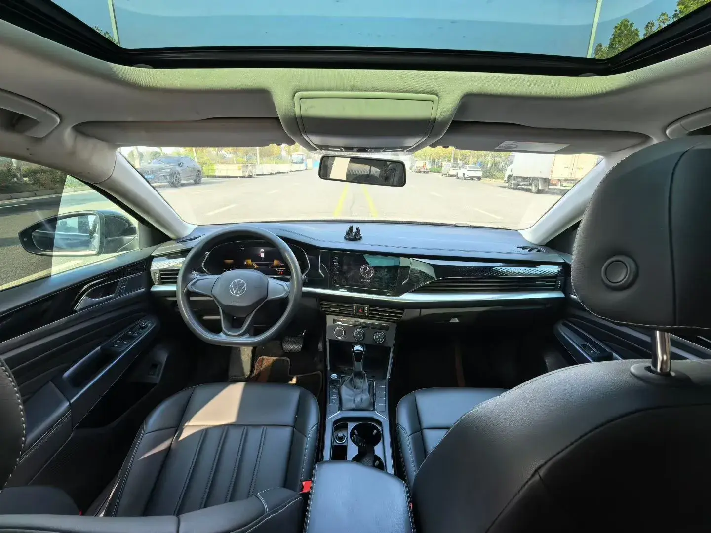 2022 VOLKSWAGEN PASSAT thumbnail 4