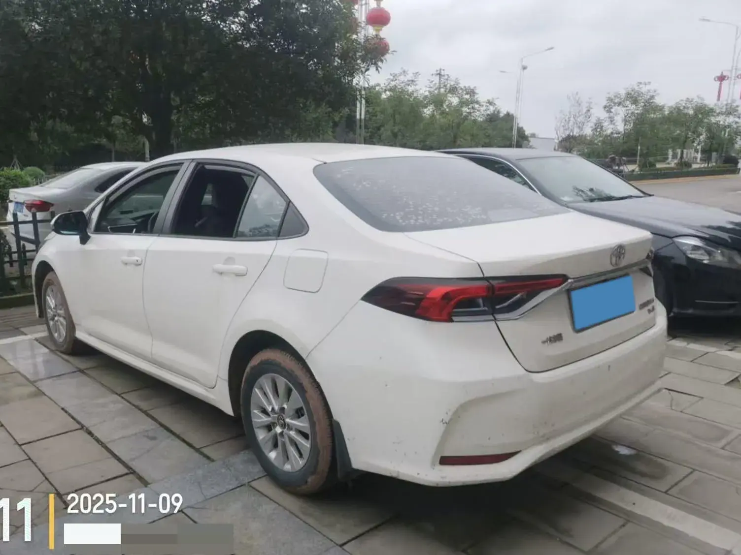 2019 TOYOTA COROLLA thumbnail 3
