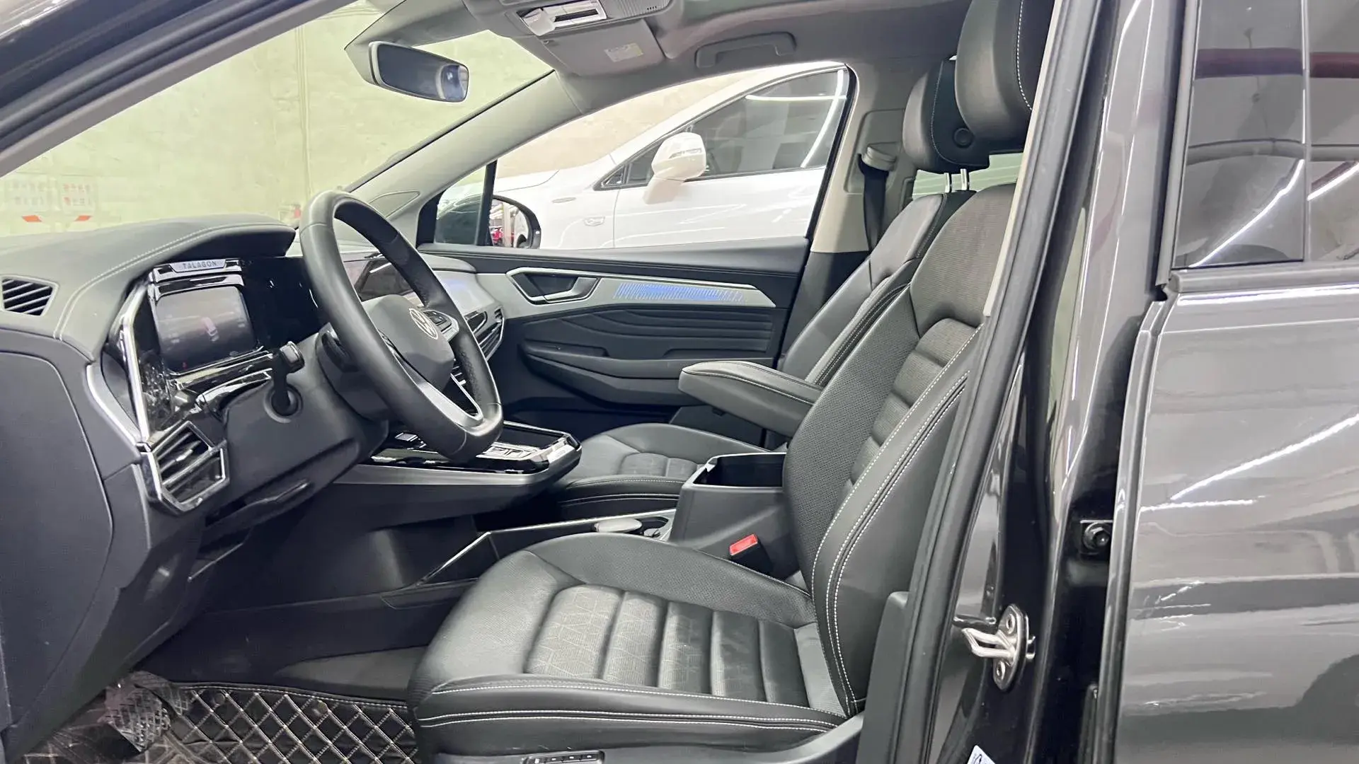 2021 VOLKSWAGEN TALAGON thumbnail 3