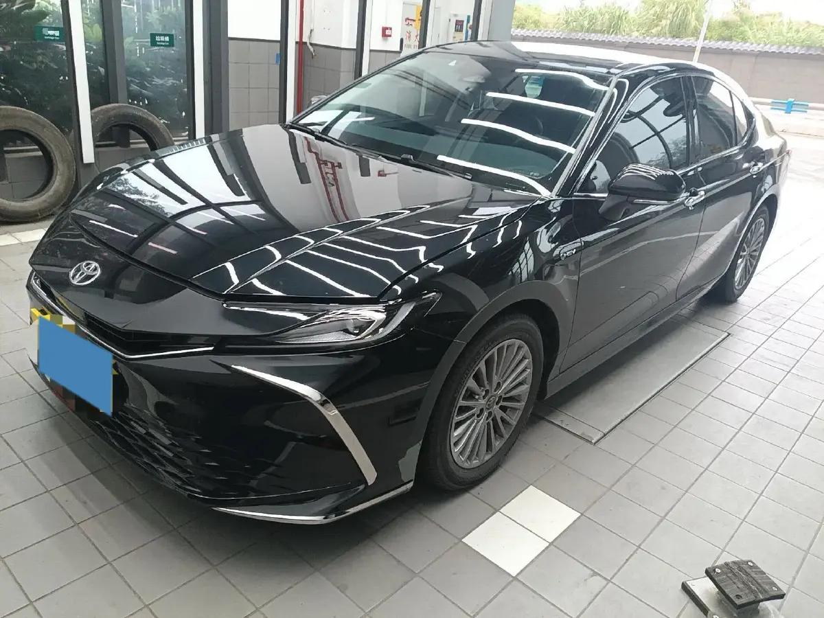 2024 Toyota Camry 2.0L 152HP L4 E-CVT Hybrid
