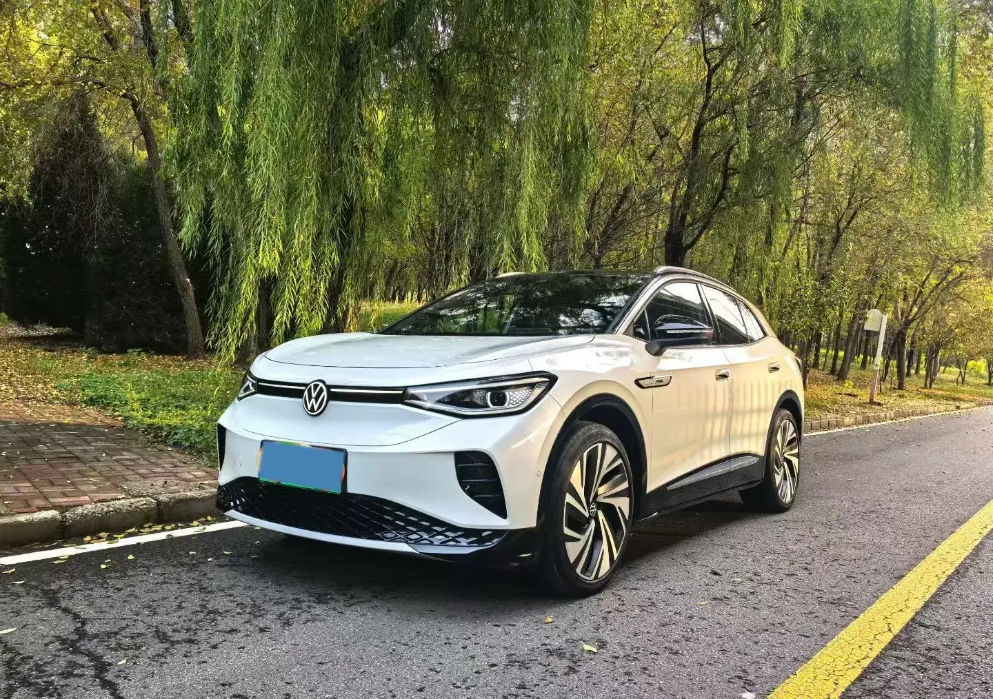 2024 VOLKSWAGEN ID.4 view 1