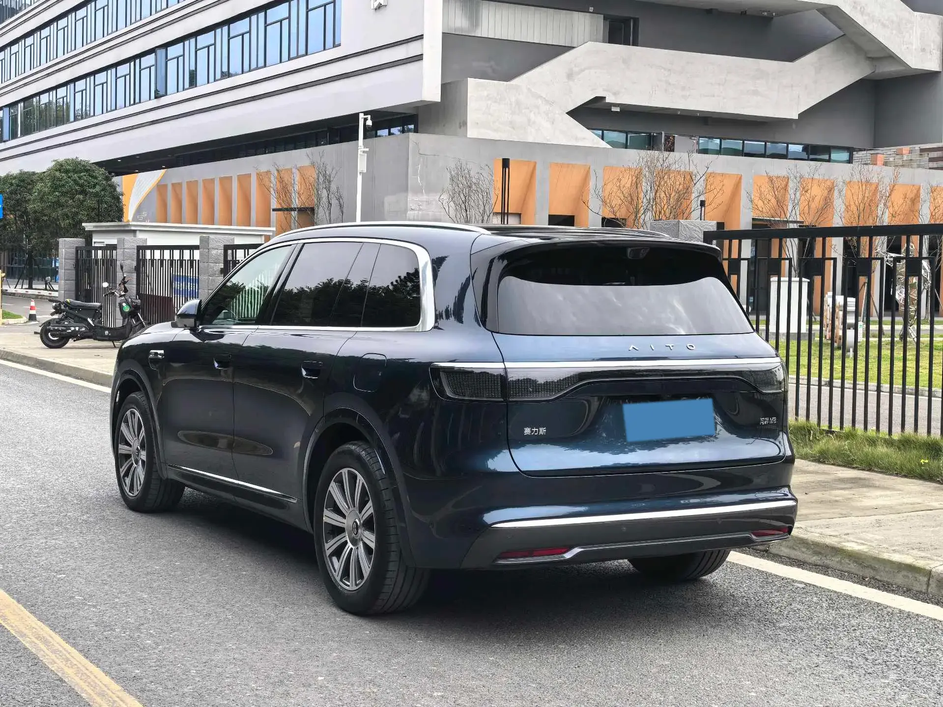 2025 AITO AITO thumbnail 4