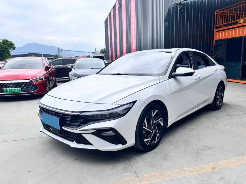 2022 HYUNDAI ELANTRA view 1