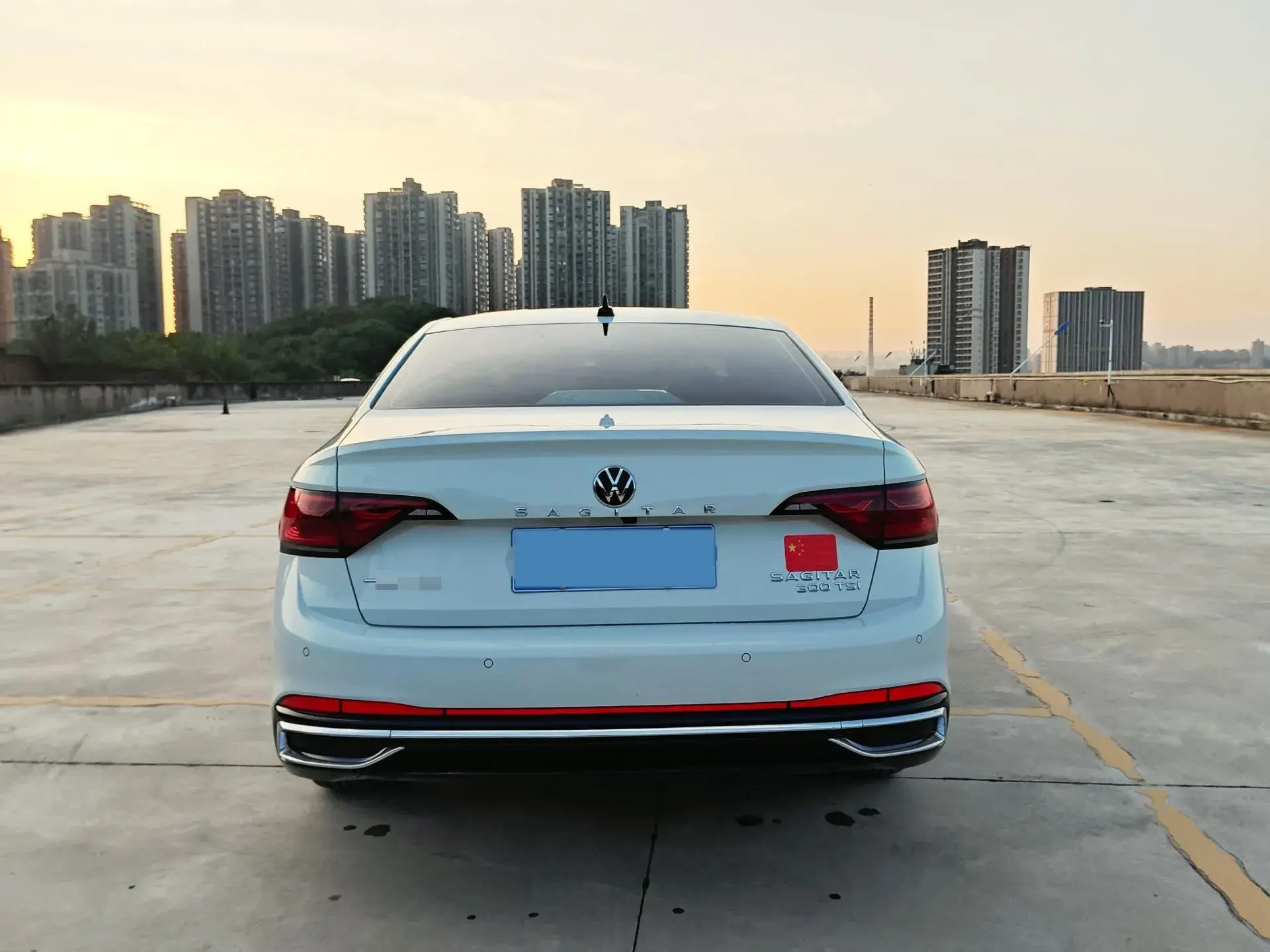 2024 VOLKSWAGEN SAGITAR thumbnail 4