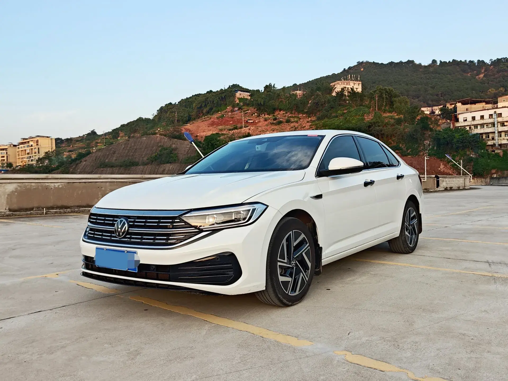 2024 VOLKSWAGEN SAGITAR view 1