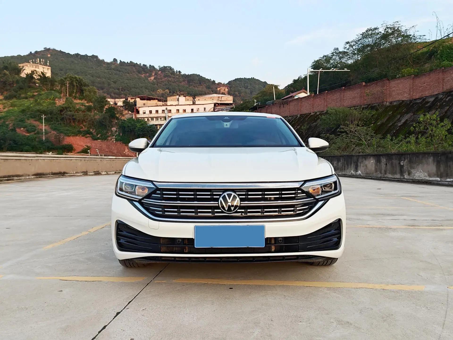 2024 VOLKSWAGEN SAGITAR thumbnail 2