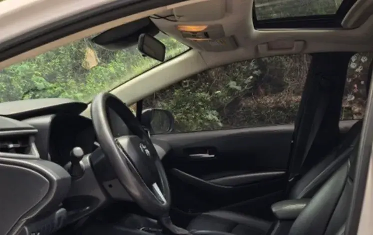 2019 TOYOTA COROLLA thumbnail 2