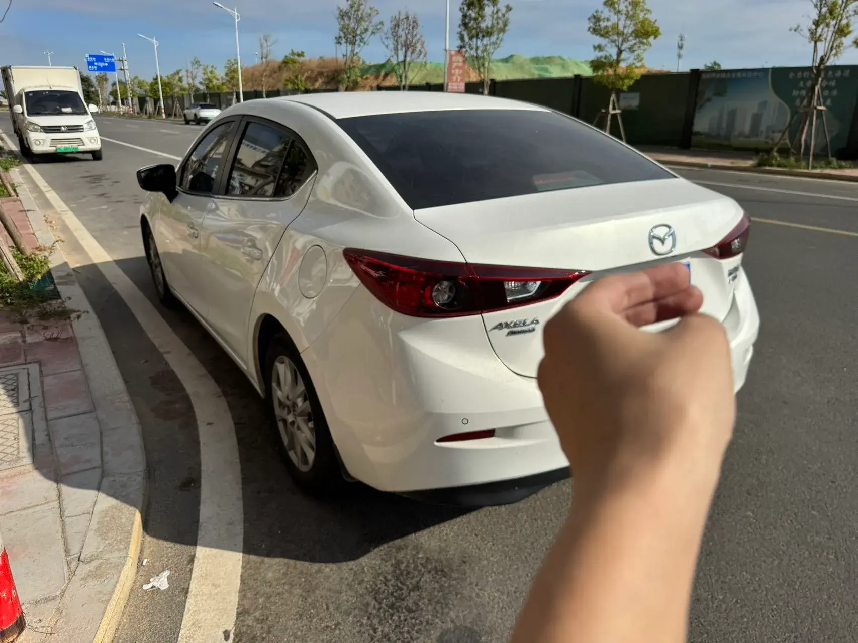 2017 MAZDA 3 thumbnail 2