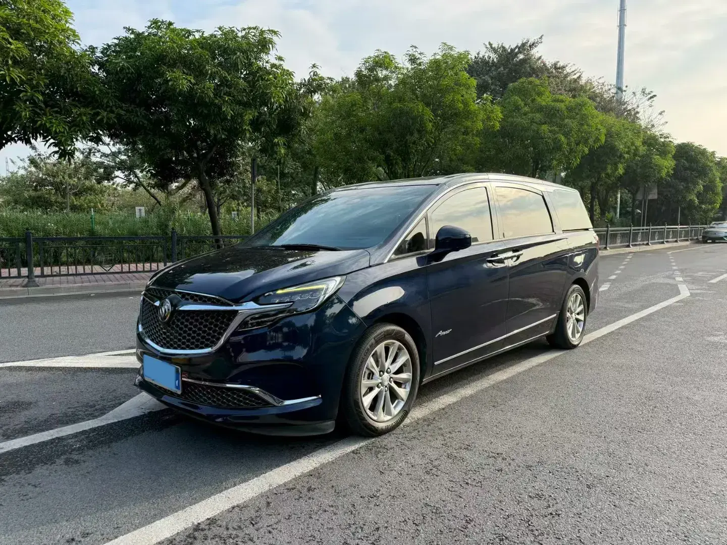 2020 BUICK GL8 view 1