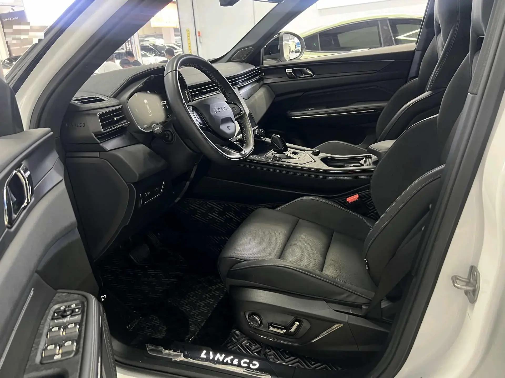 2023 LYNK&CO 01 thumbnail 3