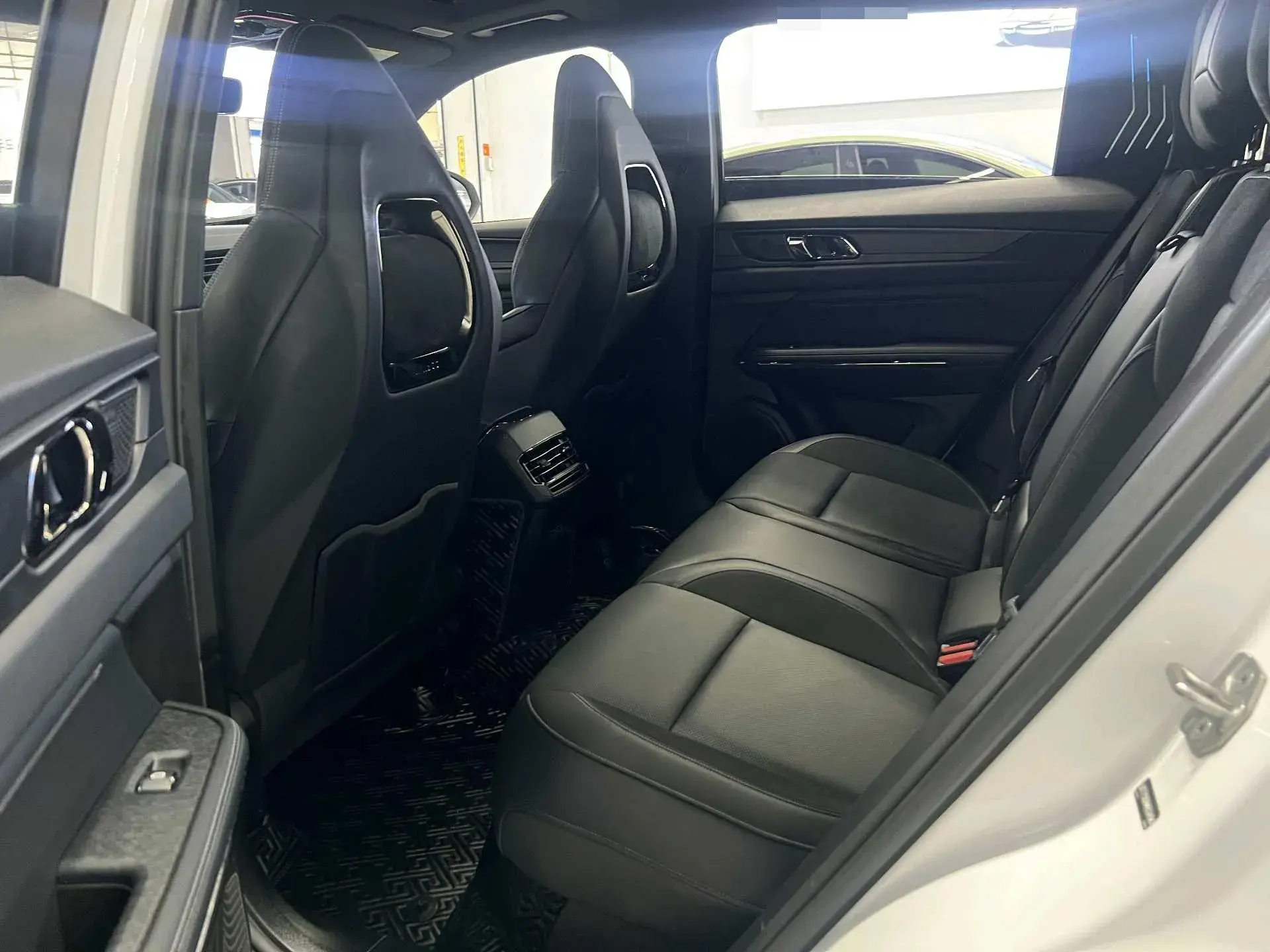 2023 LYNK&CO 01 thumbnail 4