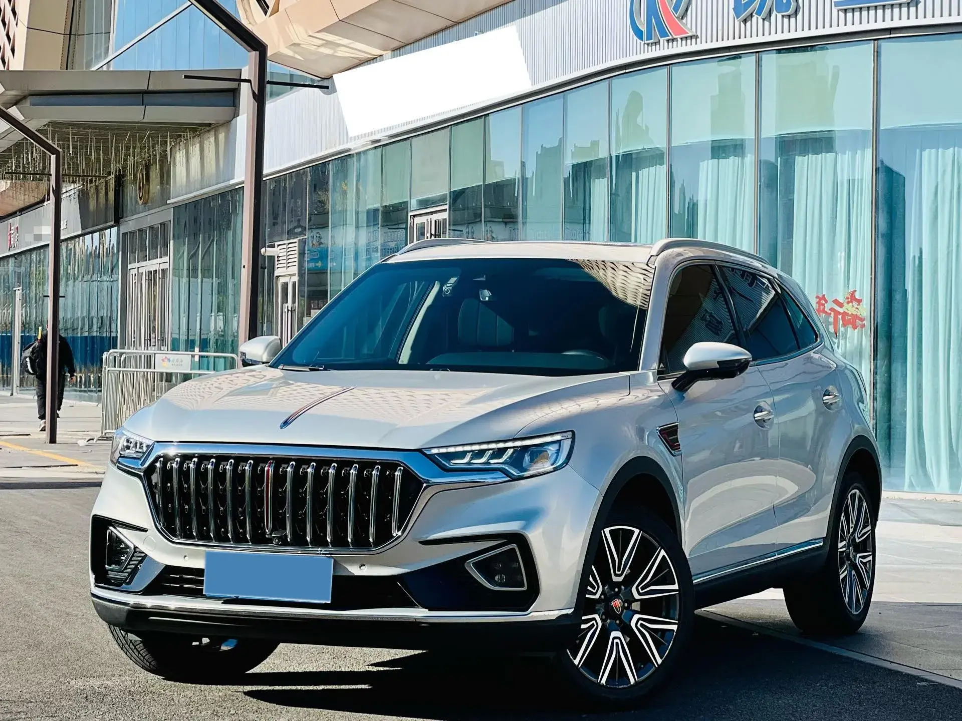 2022 HONGQI HS5 view 1