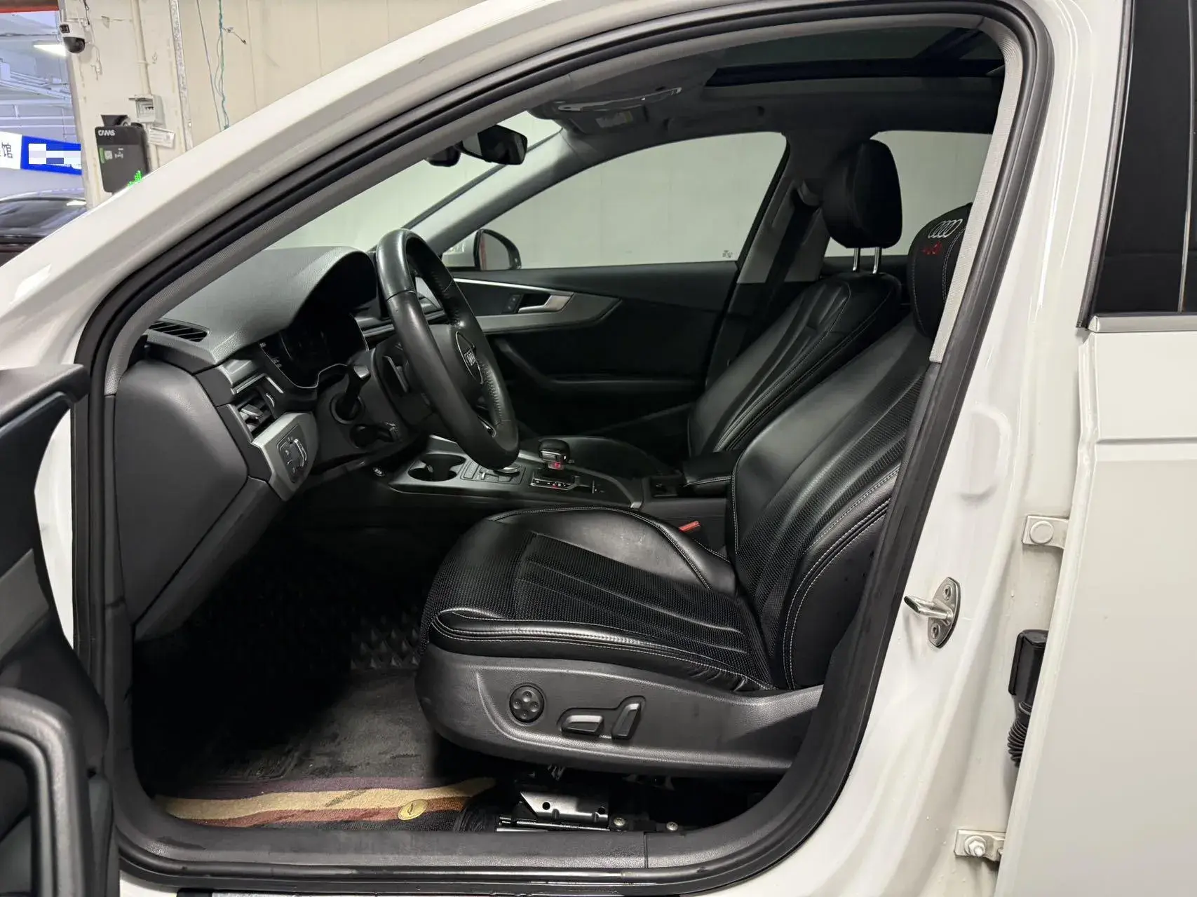 2018 AUDI A4L thumbnail 4