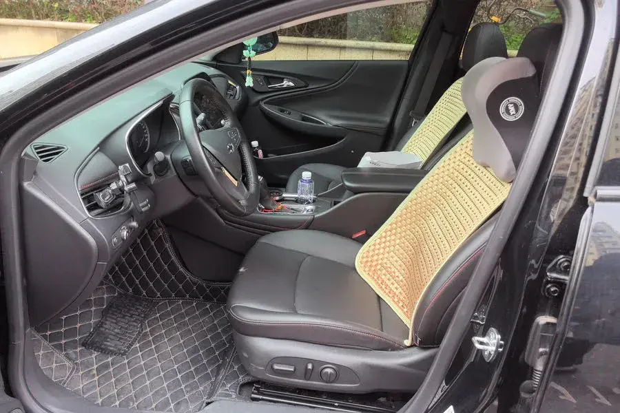 2023 CHEVROLET MALIBU thumbnail 3