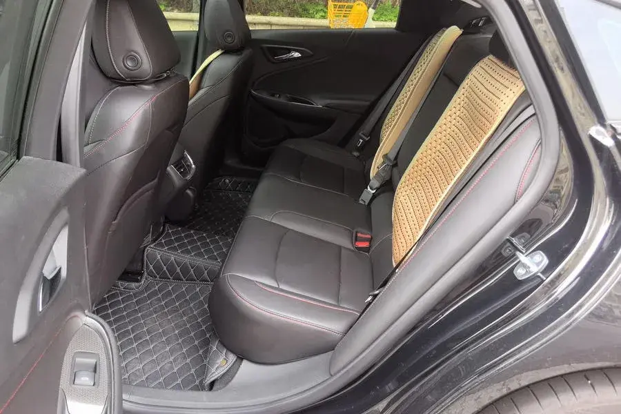 2023 CHEVROLET MALIBU thumbnail 4