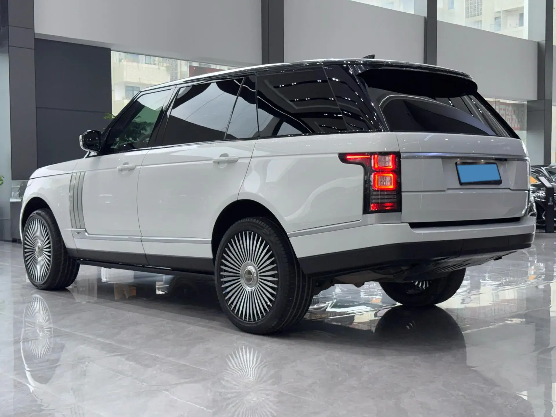 2017 LAND ROVER thumbnail 3