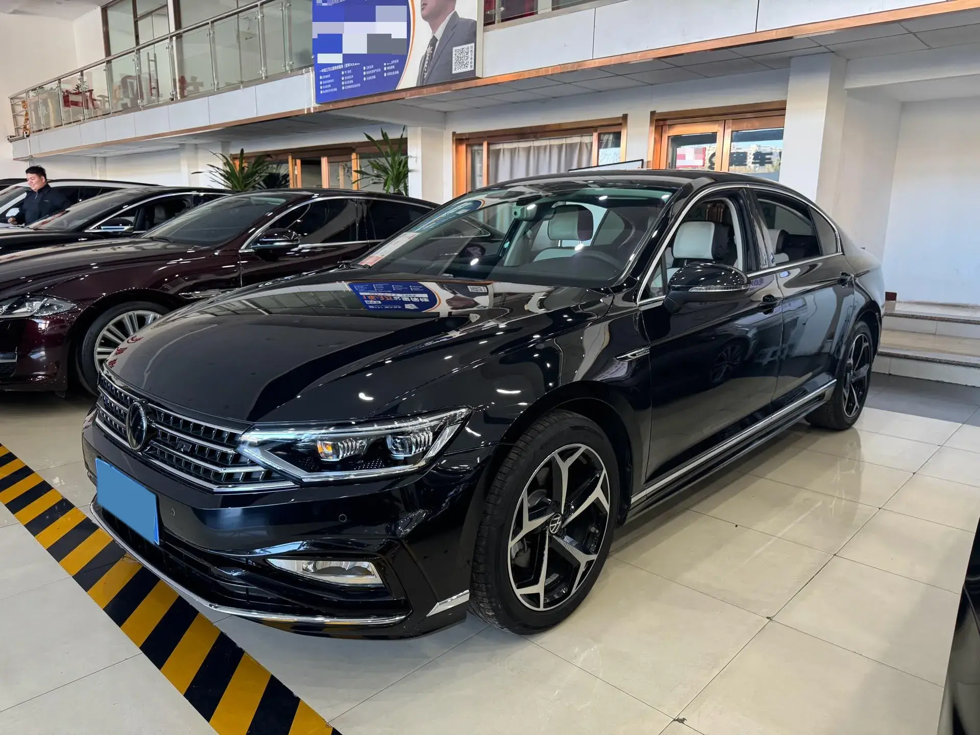 2023 VOLKSWAGEN MAGOTAN view 1