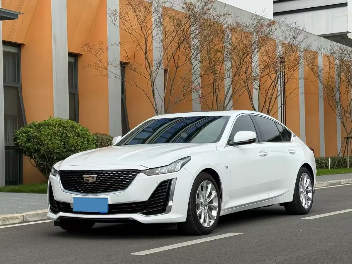 2022 Cadillac CT5 2.0T 237HP L4 10AT