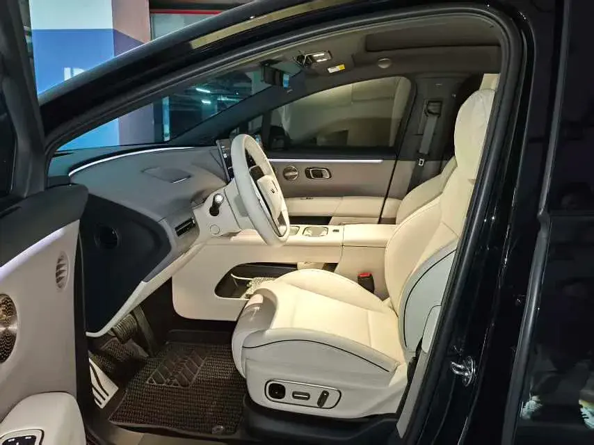 2025 LI I6 thumbnail 4