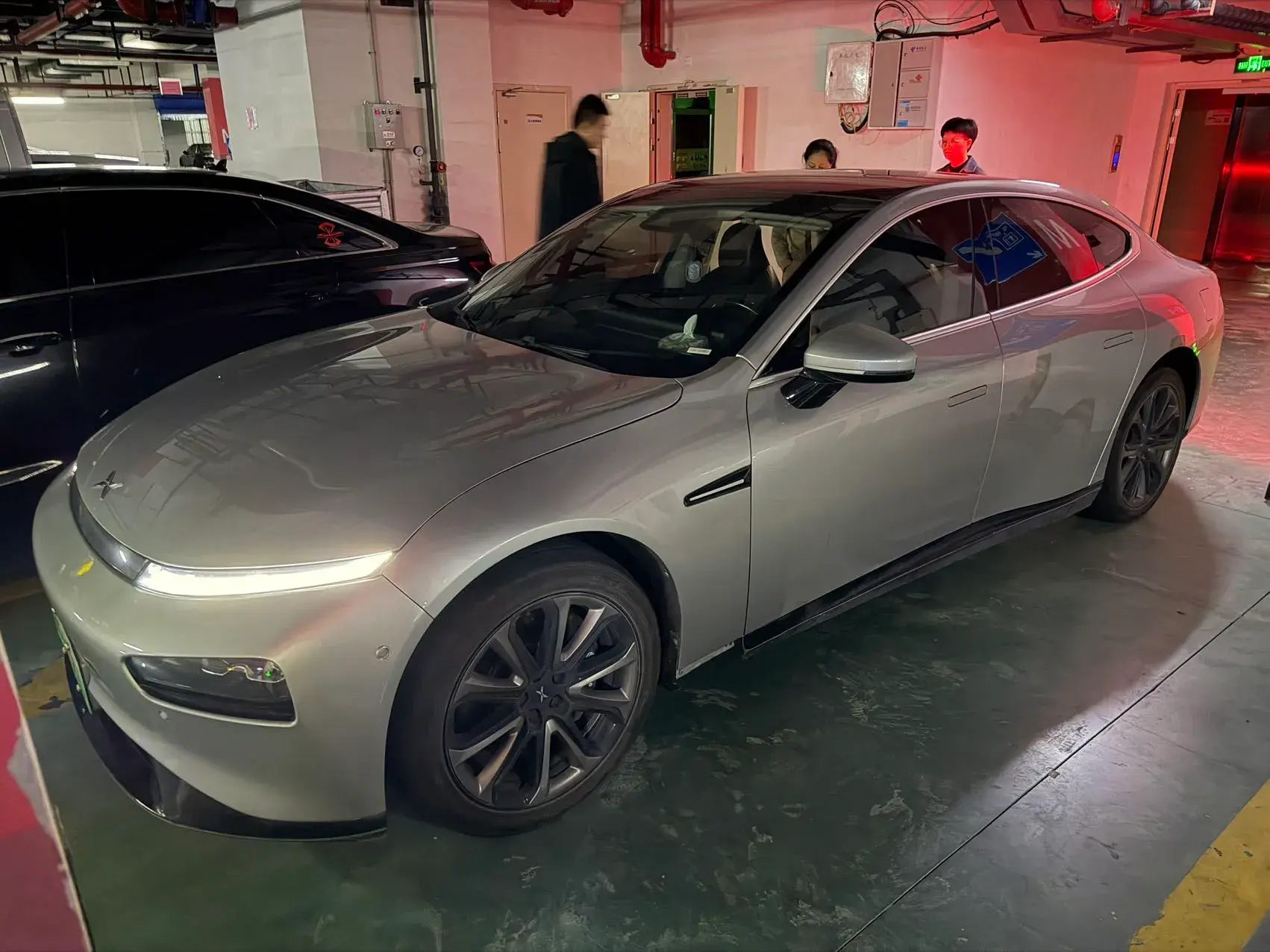 2022 XPENG P7 view 1