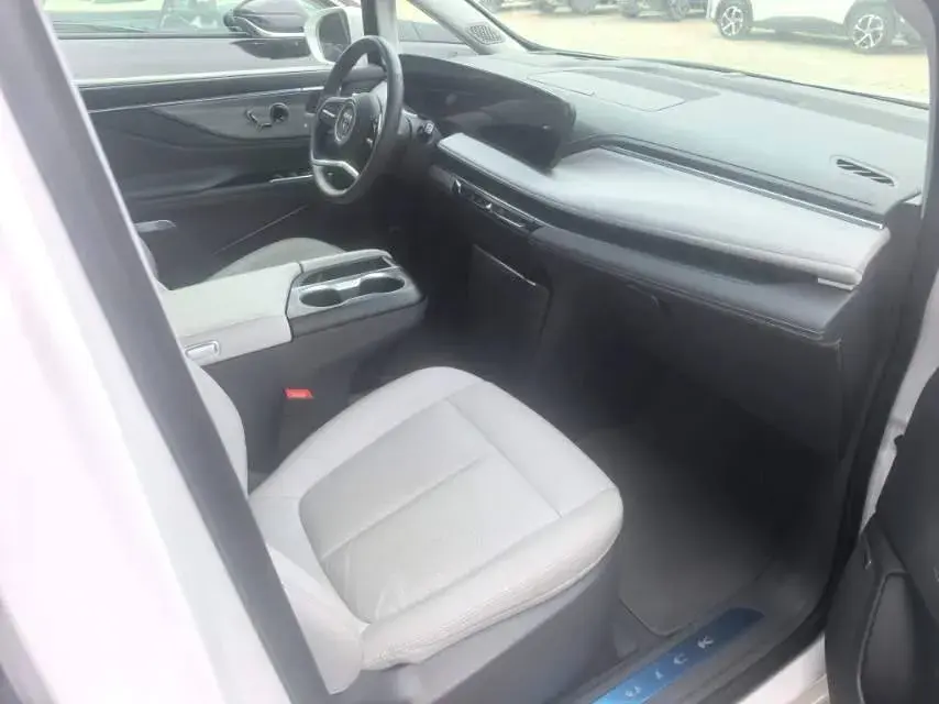 2025 BUICK GL8 thumbnail 3