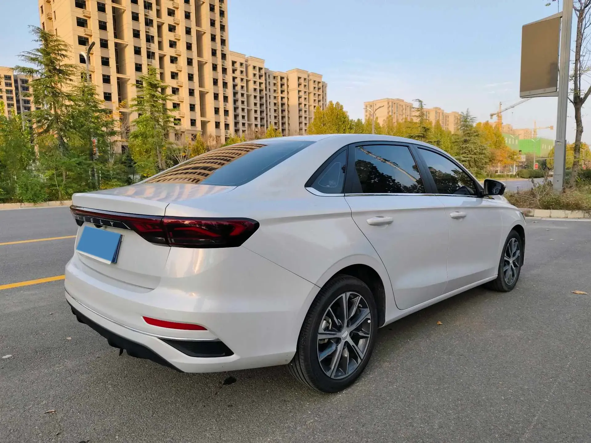 2023 GEELY EMGRAND thumbnail 4