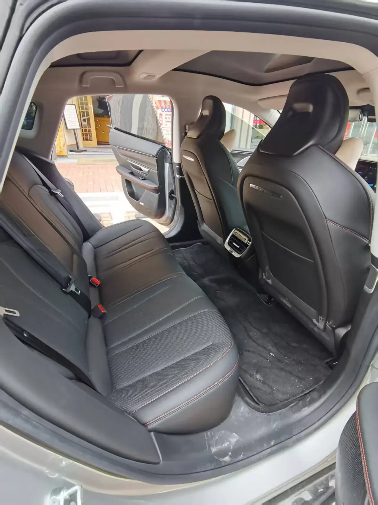 2022 XPENG P7 thumbnail 2