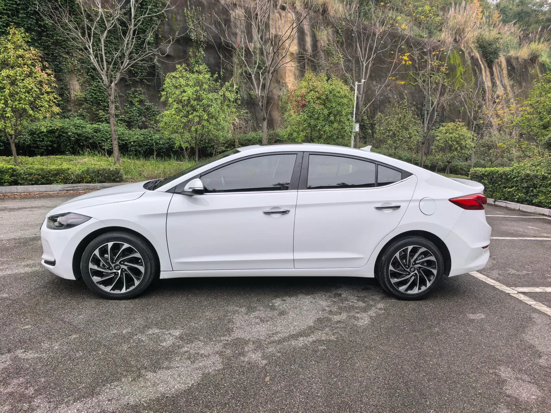 2019 HYUNDAI ELANTRA thumbnail 2