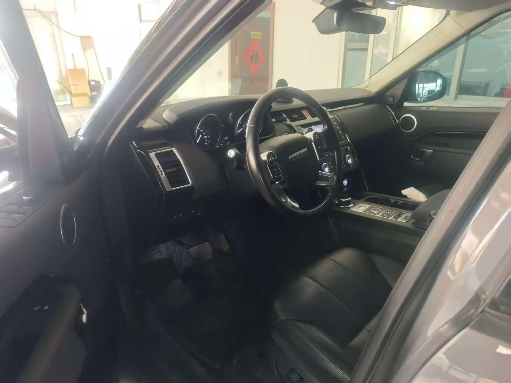 2018 LAND ROVER thumbnail 2