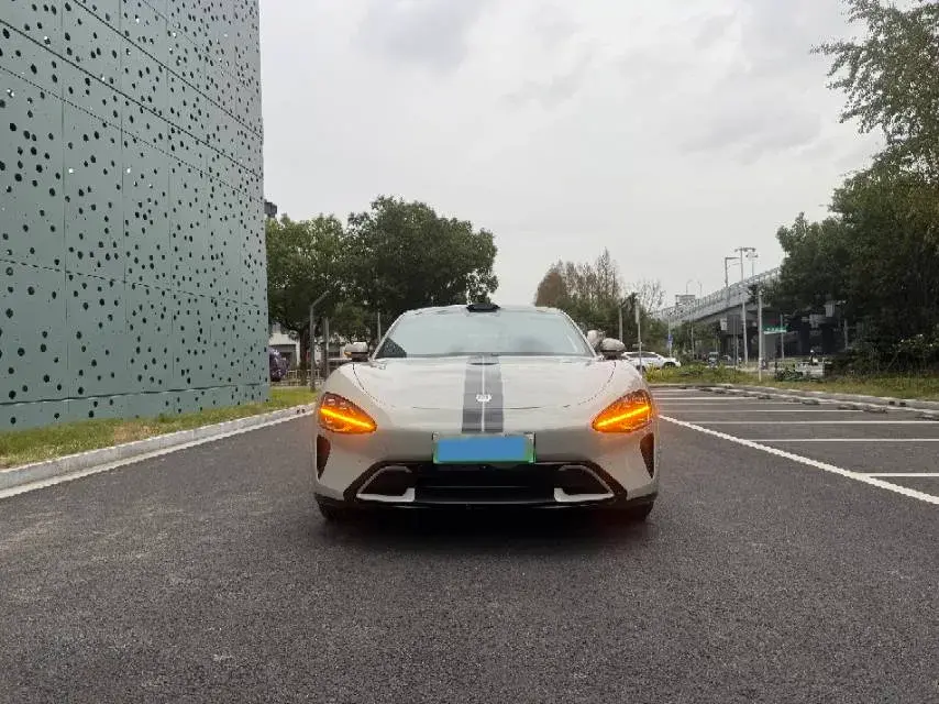 2024 MI SU7 thumbnail 2