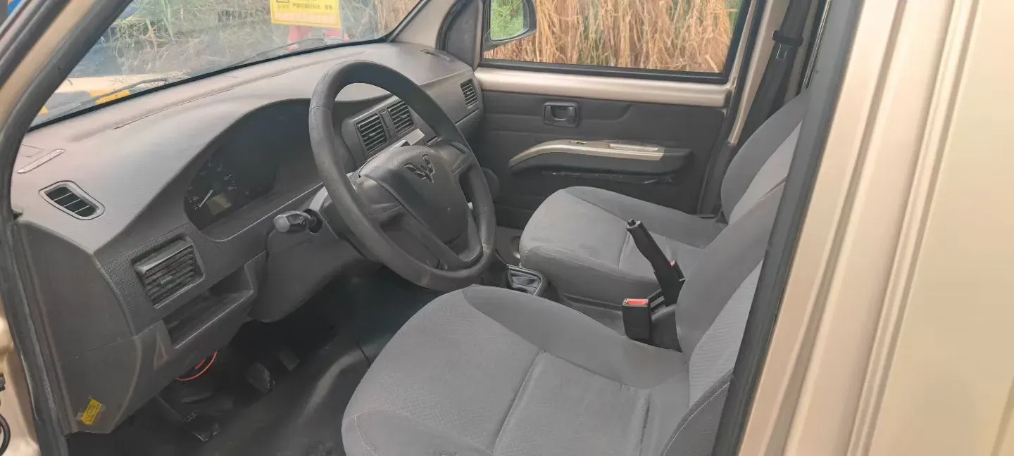 2017 WuLing RongGuang 1.2L 82HP L4 5MT,autocango,china used car exporter,china ev exporter,chinese used car exporter,chinese used ev exporter