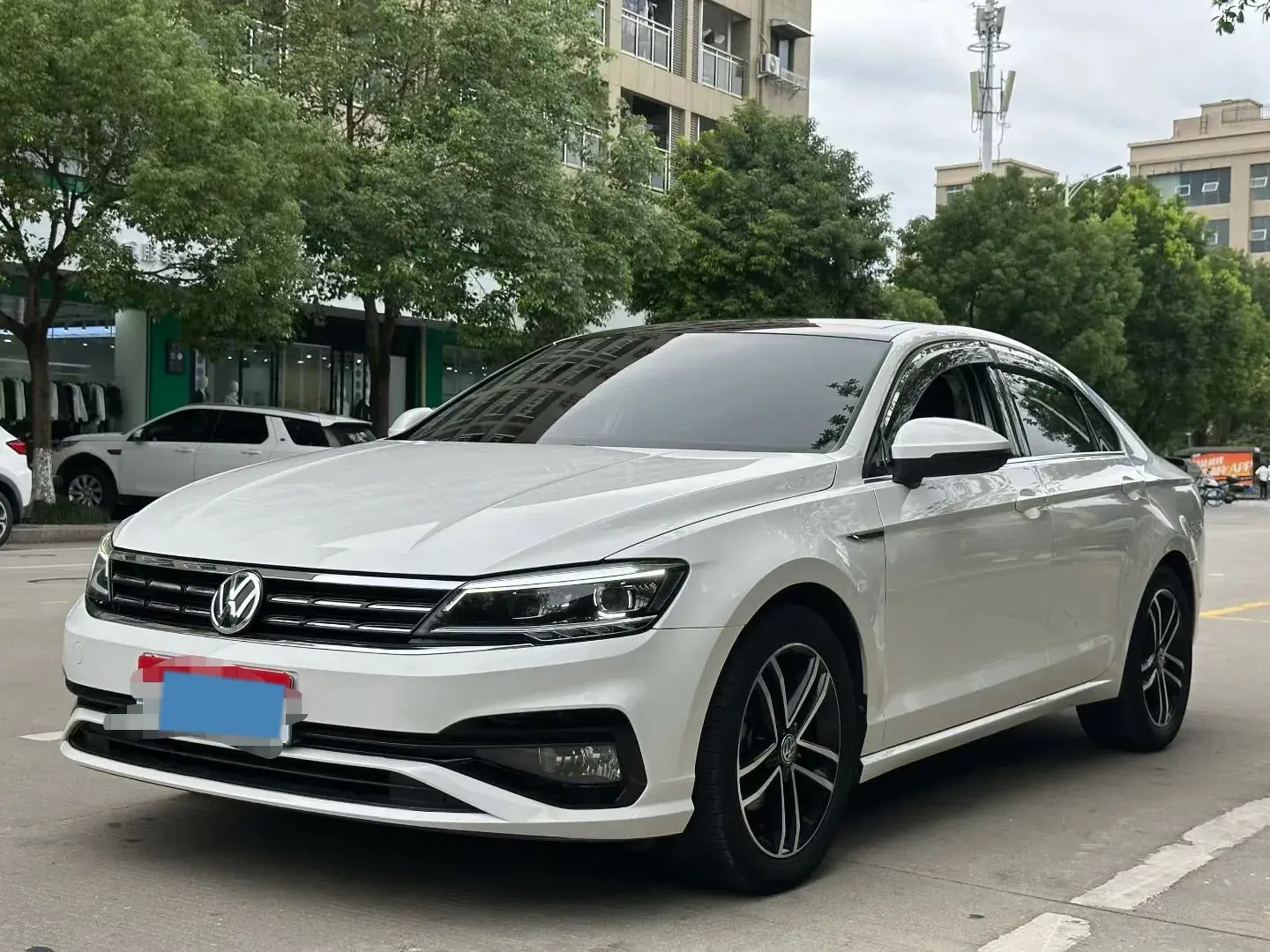 2021 VOLKSWAGEN LAMANDO view 1