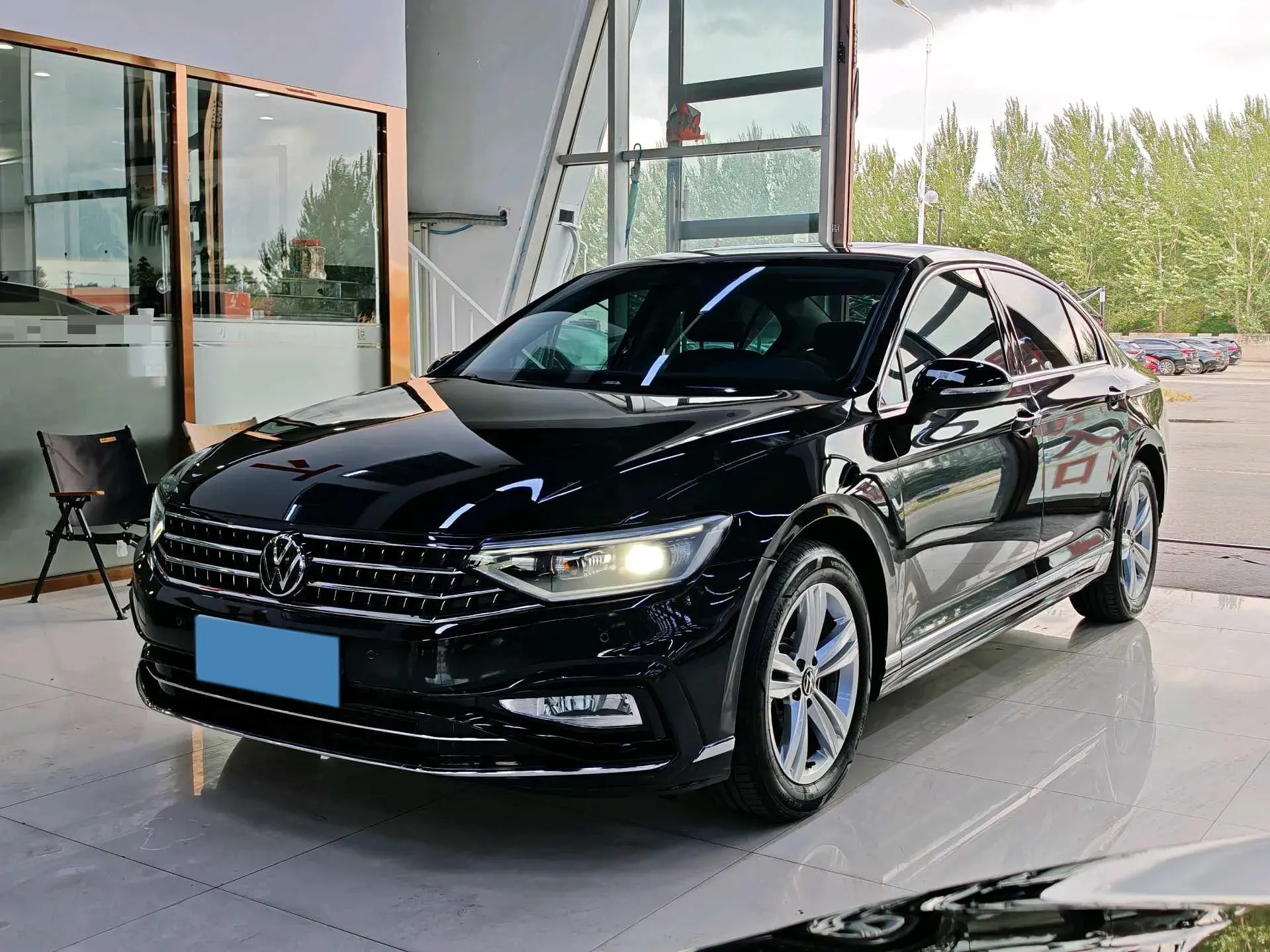 2023 VOLKSWAGEN MAGOTAN view 1