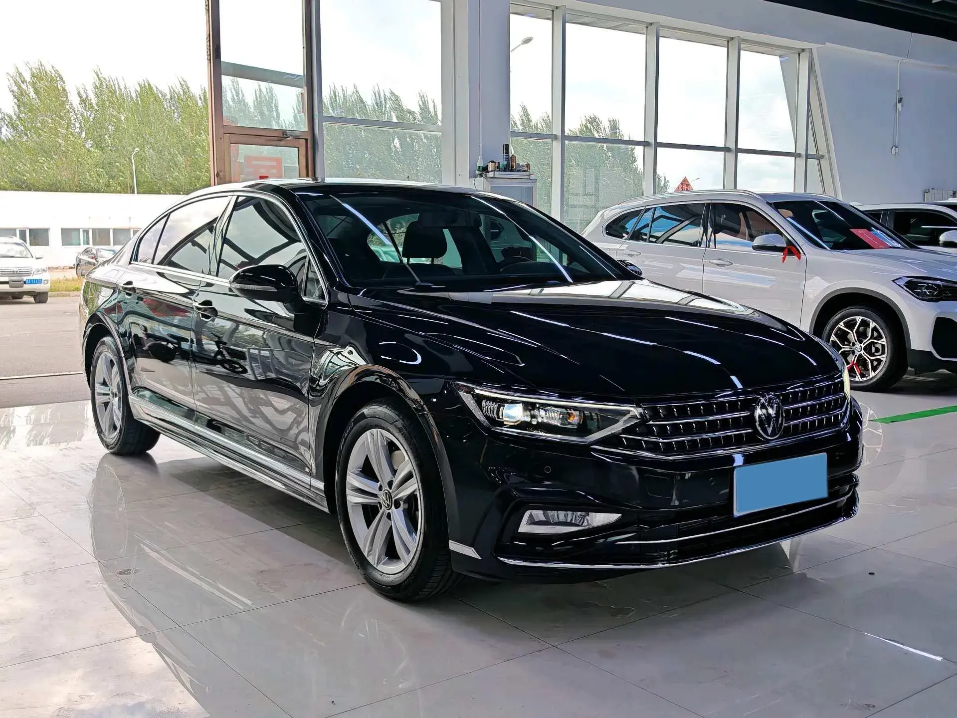 2023 VOLKSWAGEN MAGOTAN thumbnail 3