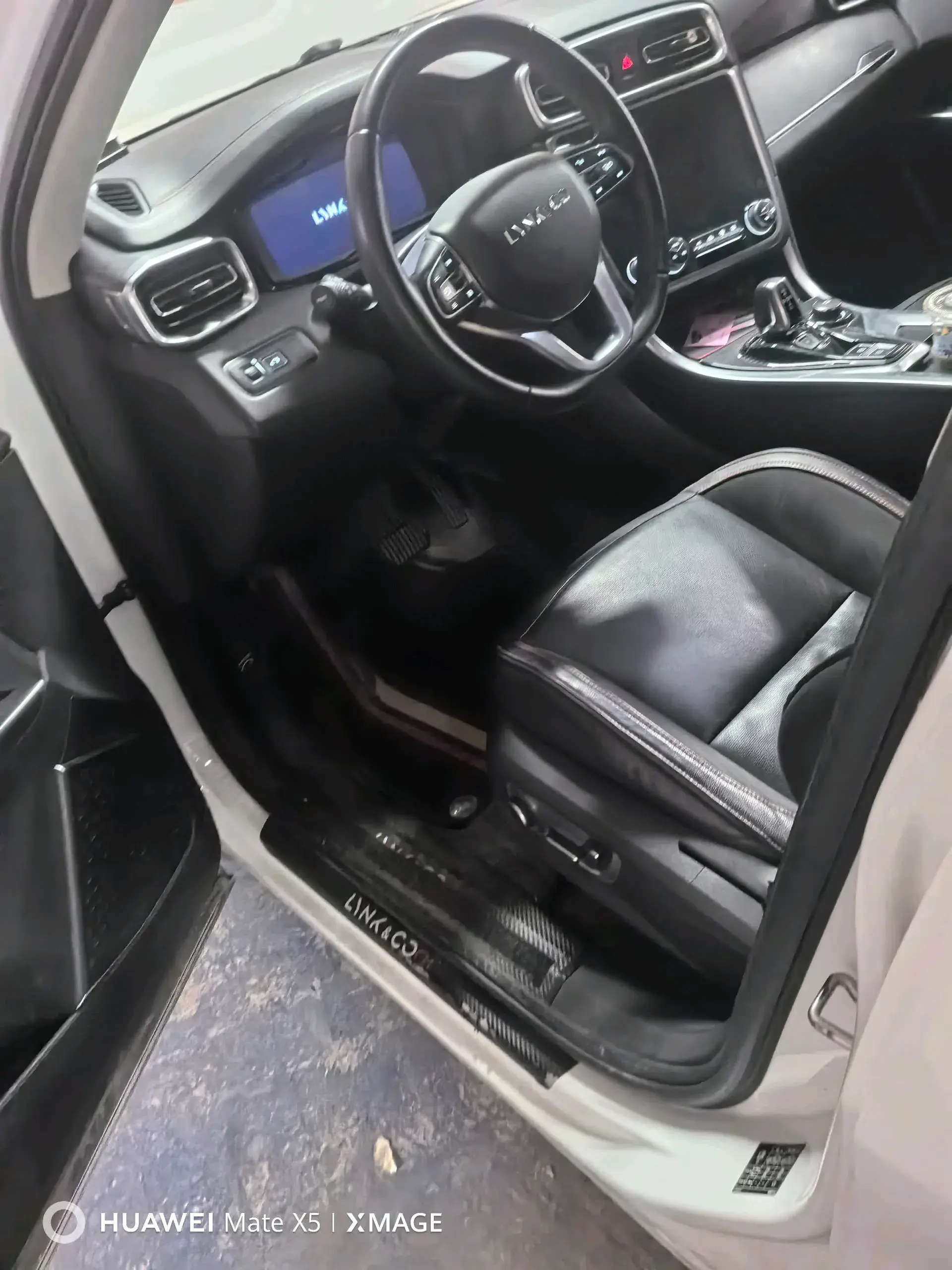 2017 LYNK&CO 01 thumbnail 3