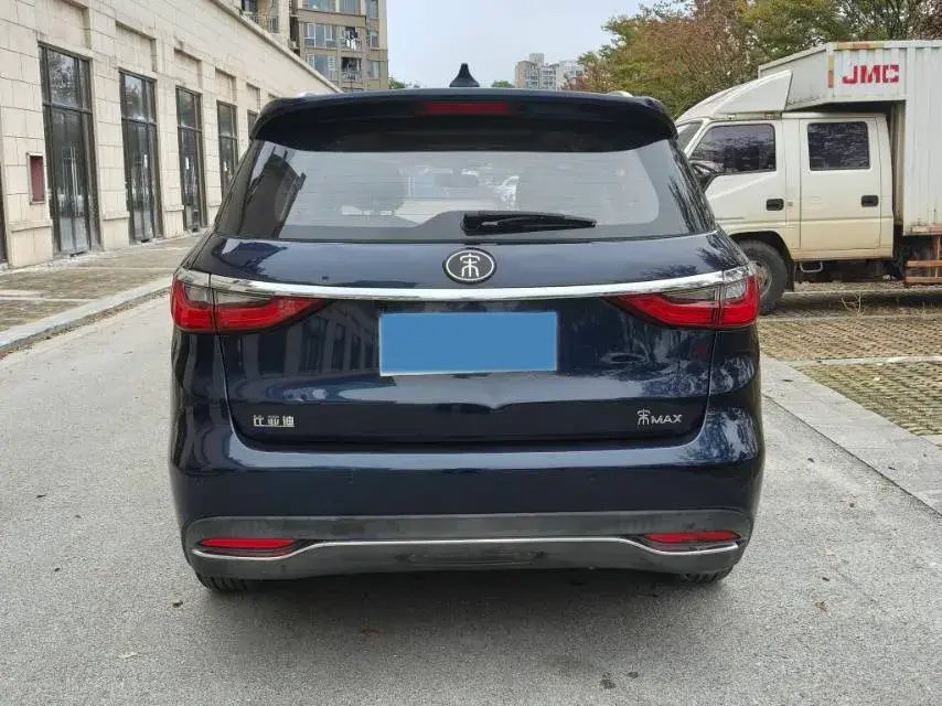 2018 BYD SONG thumbnail 4