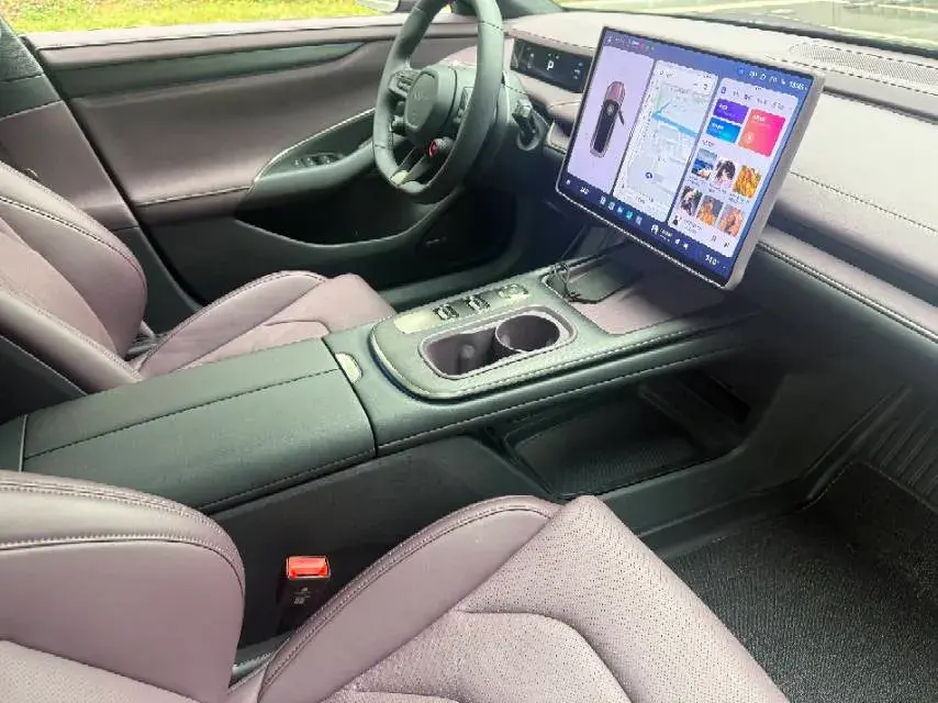 2024 MI SU7 thumbnail 4