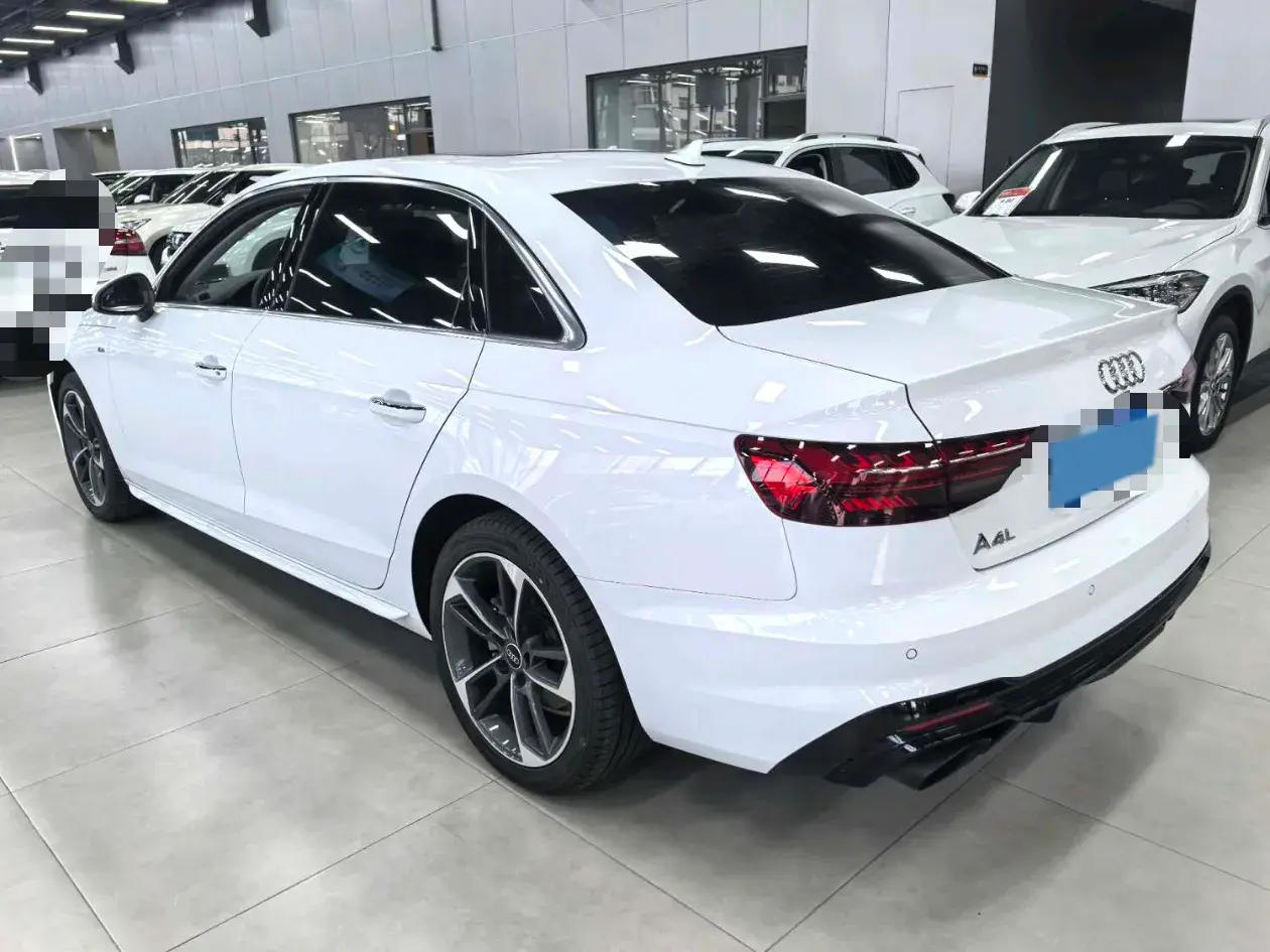2022 AUDI A4L thumbnail 3