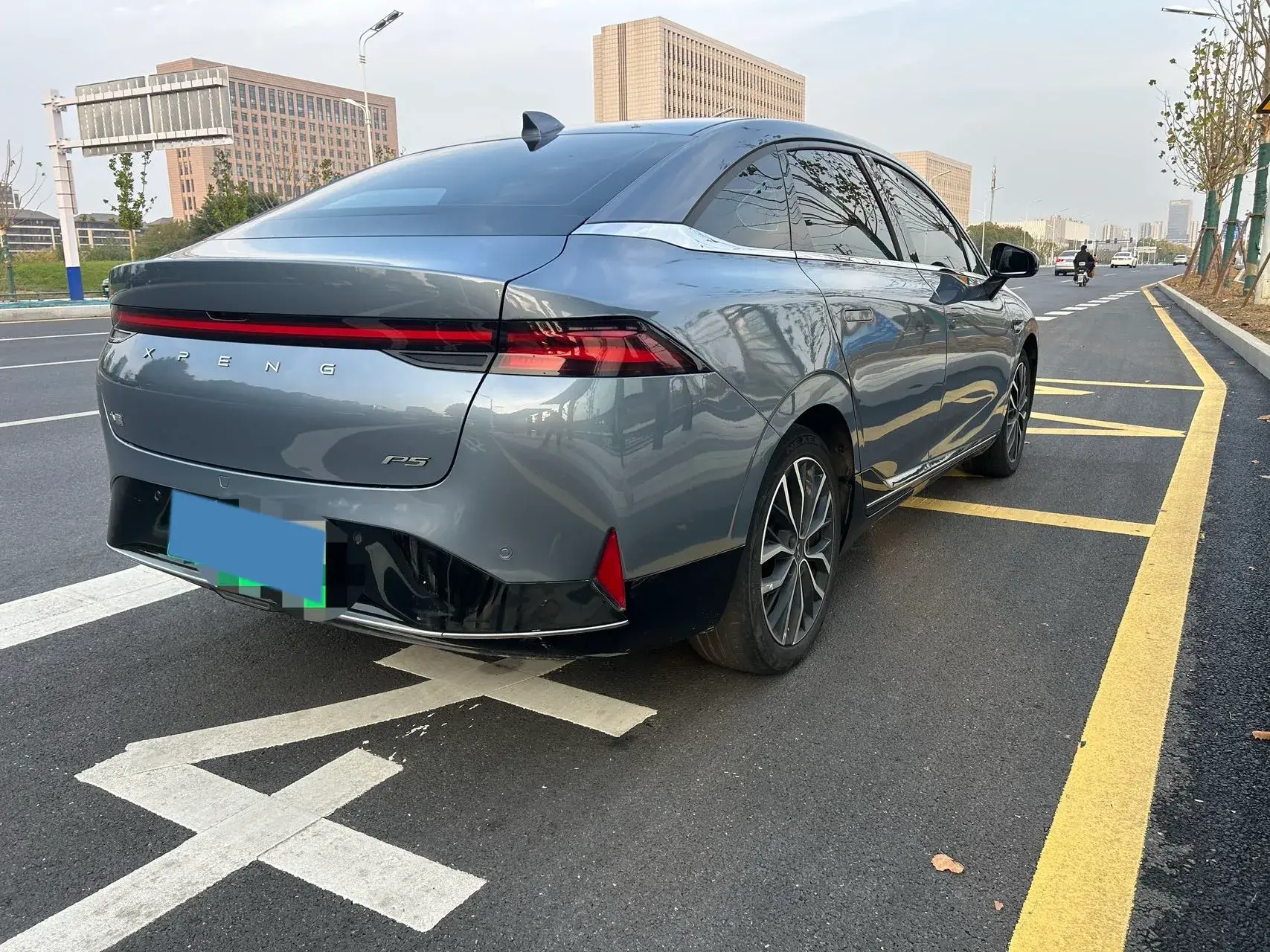 2022 XPENG P5 thumbnail 3