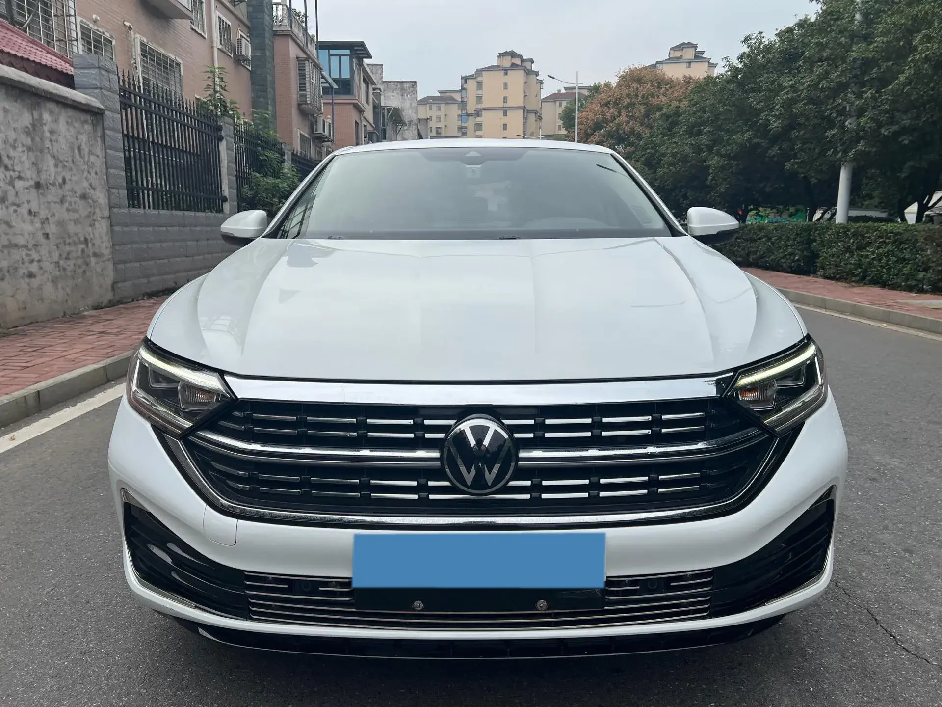 2023 VOLKSWAGEN SAGITAR thumbnail 3