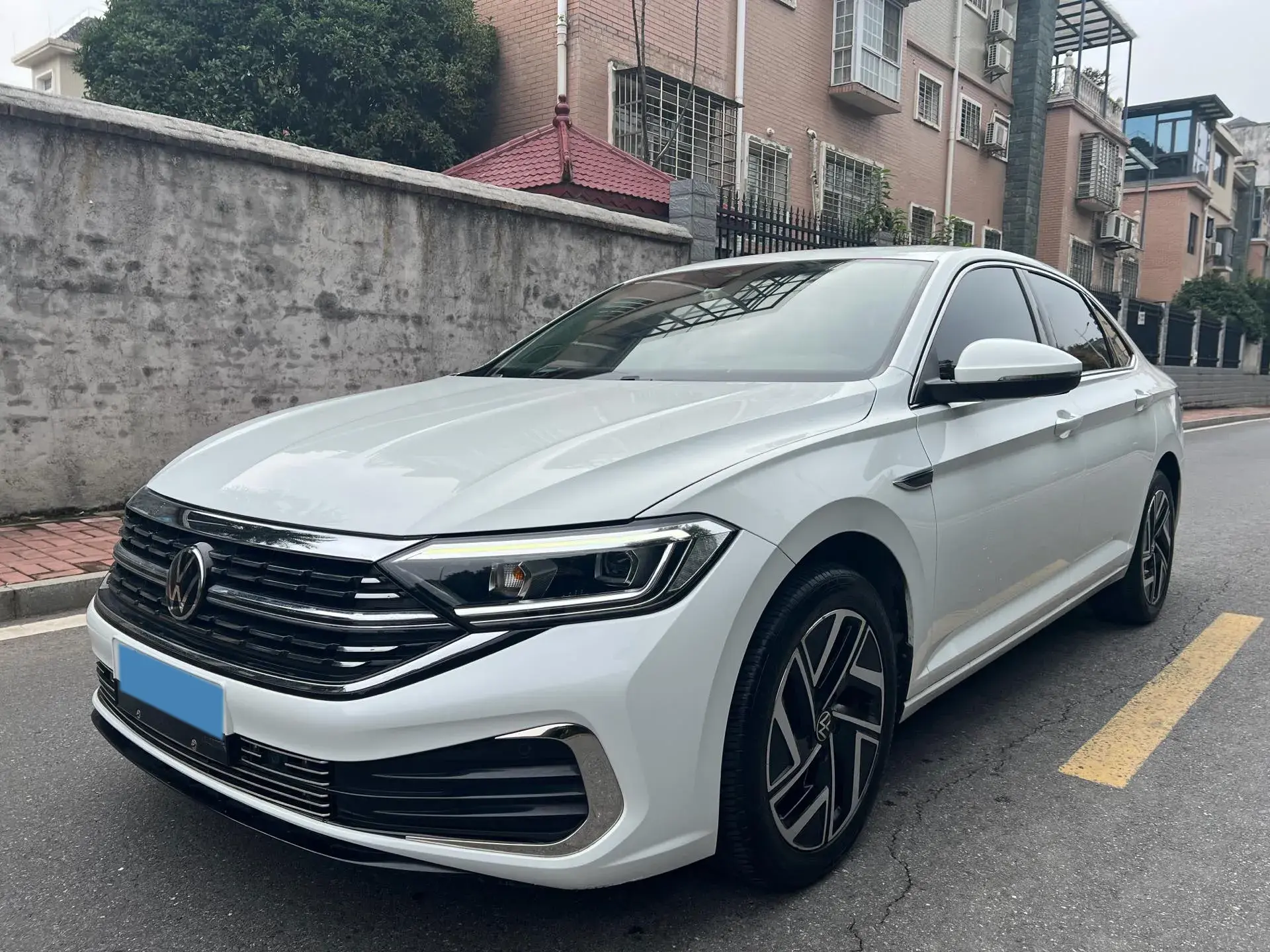 2023 VOLKSWAGEN SAGITAR view 1