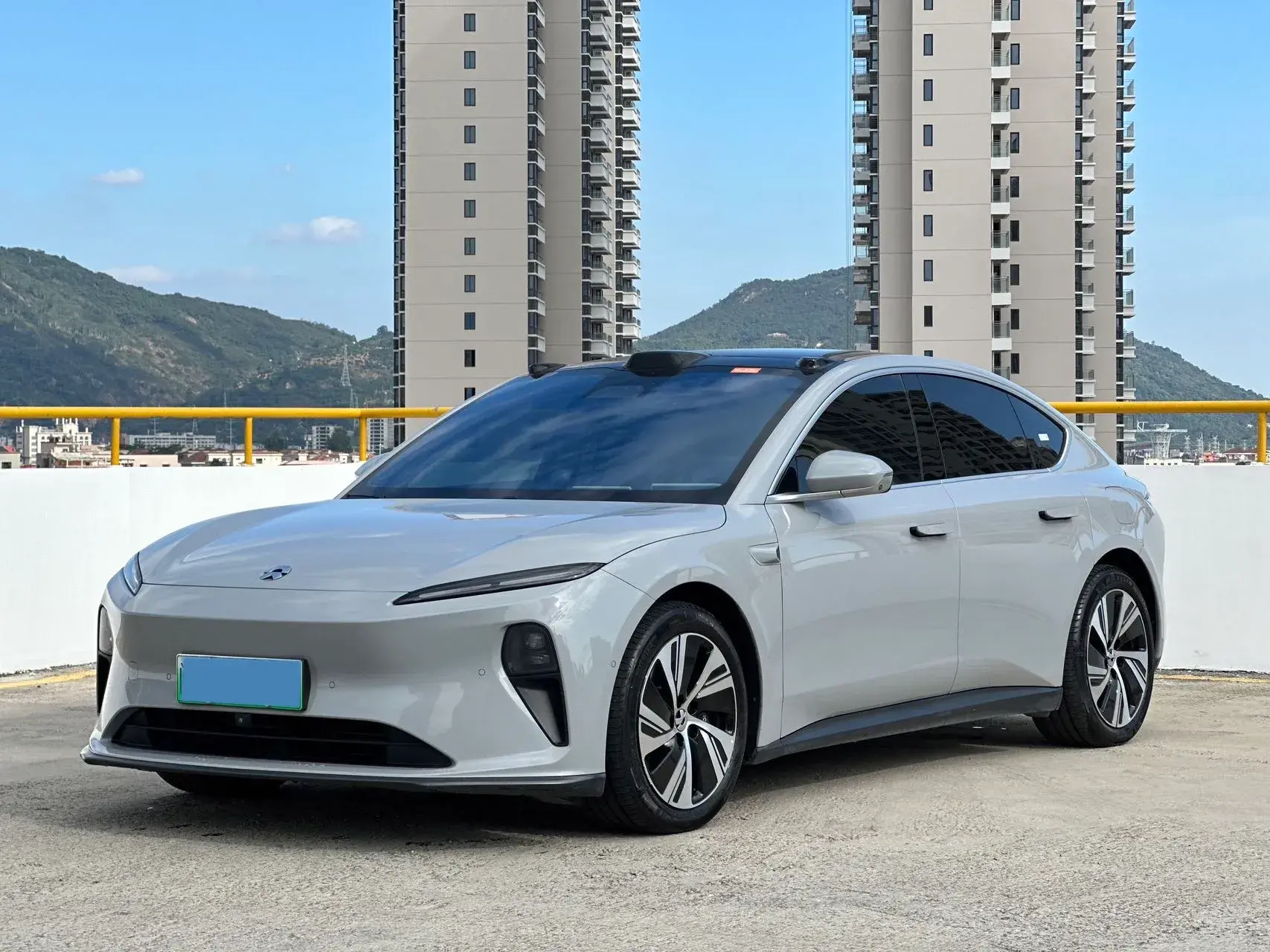 2024 NIO ET5 view 1