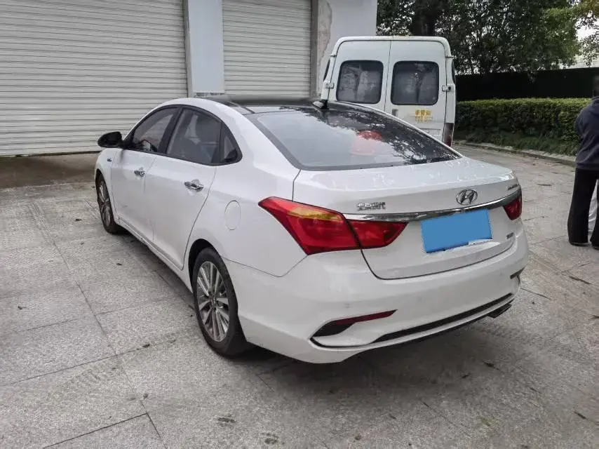 2017 HYUNDAI MISTRA thumbnail 3