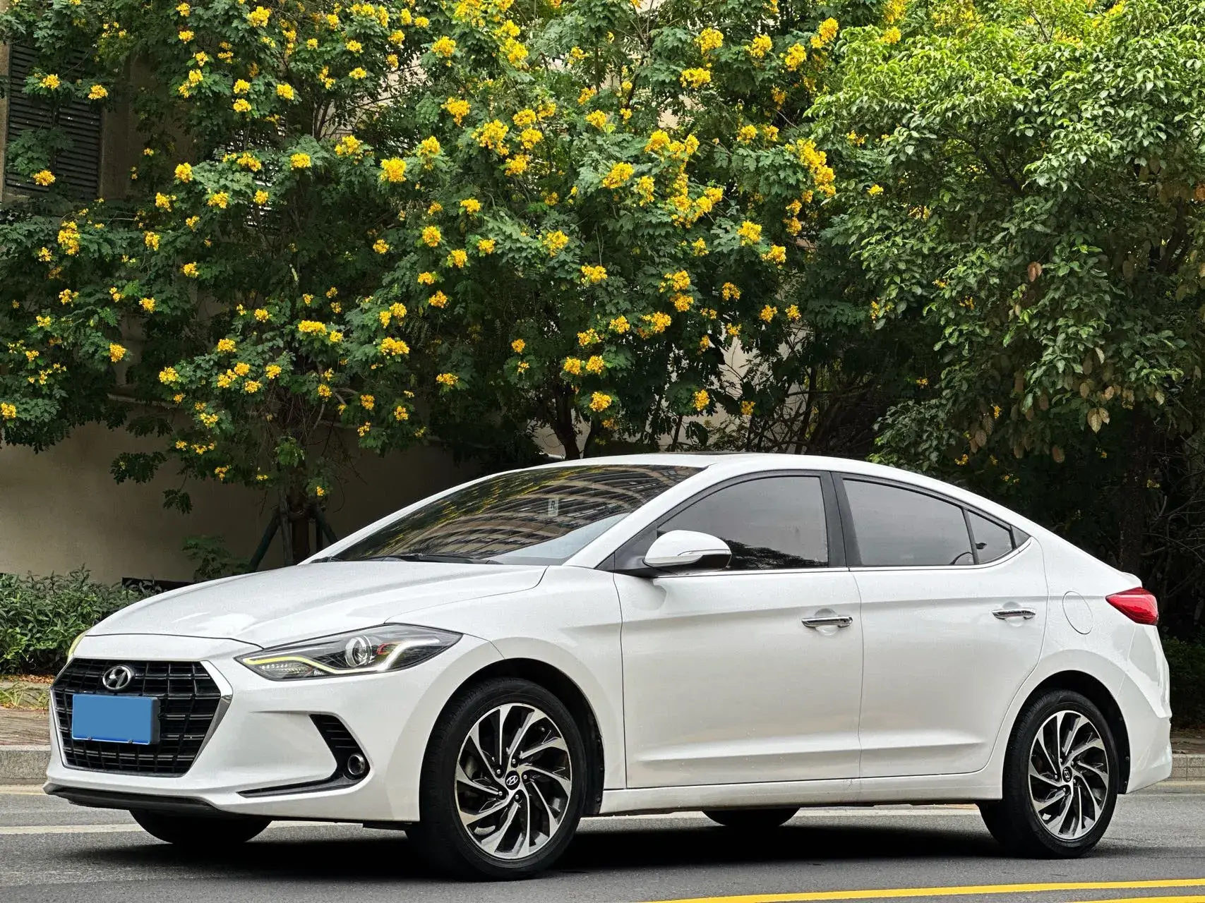2019 HYUNDAI ELANTRA view 1