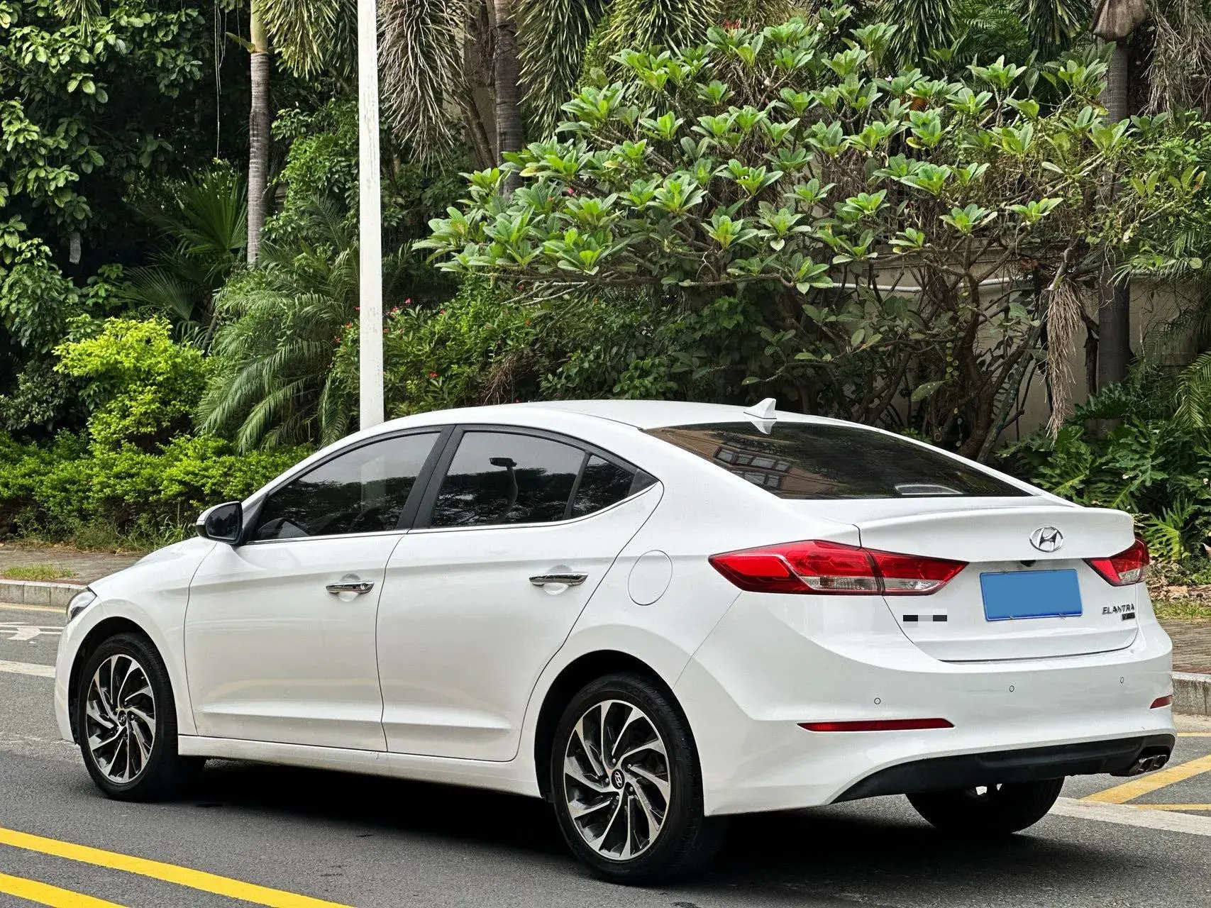 2019 HYUNDAI ELANTRA thumbnail 4