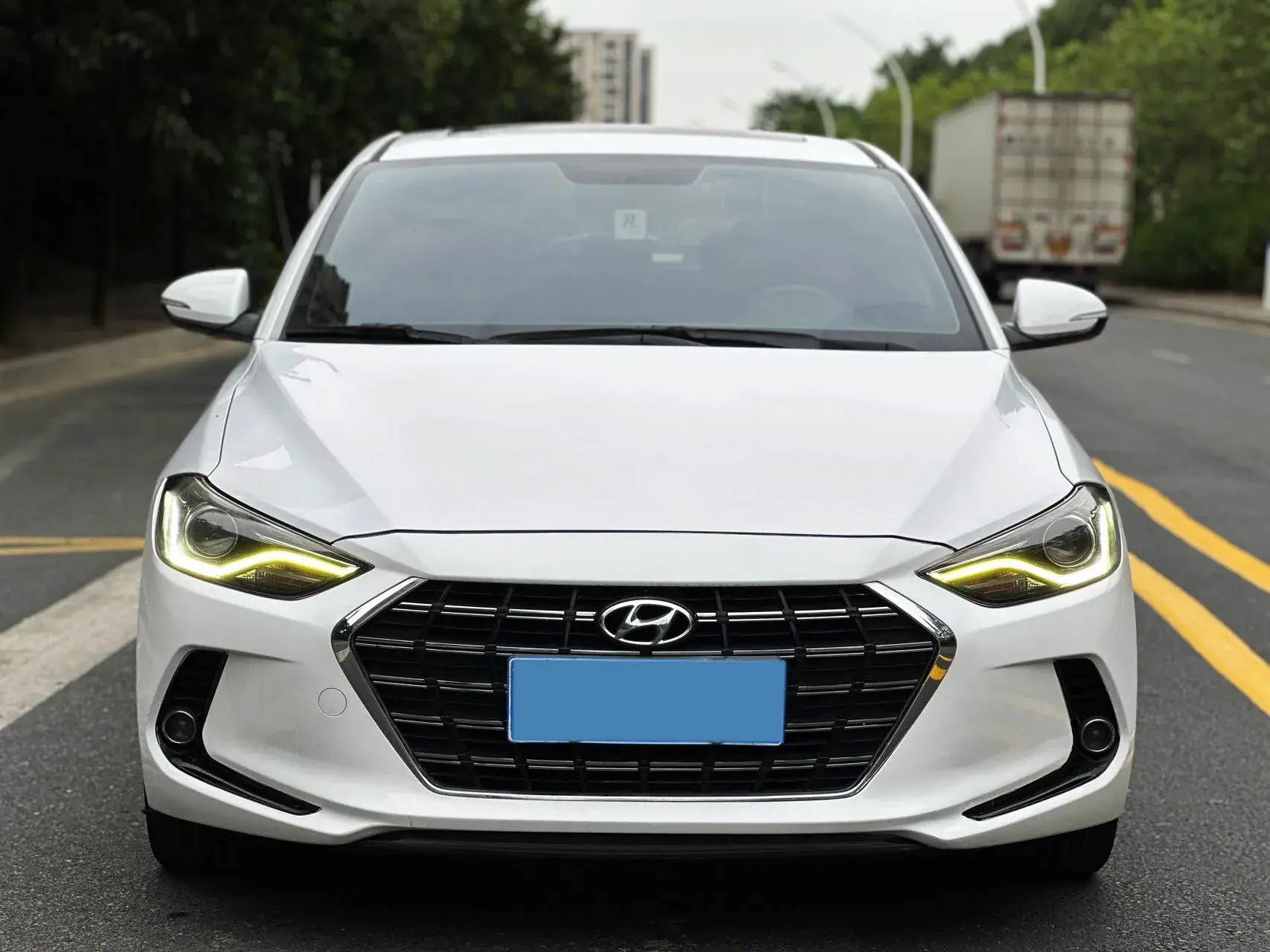 2019 HYUNDAI ELANTRA thumbnail 2